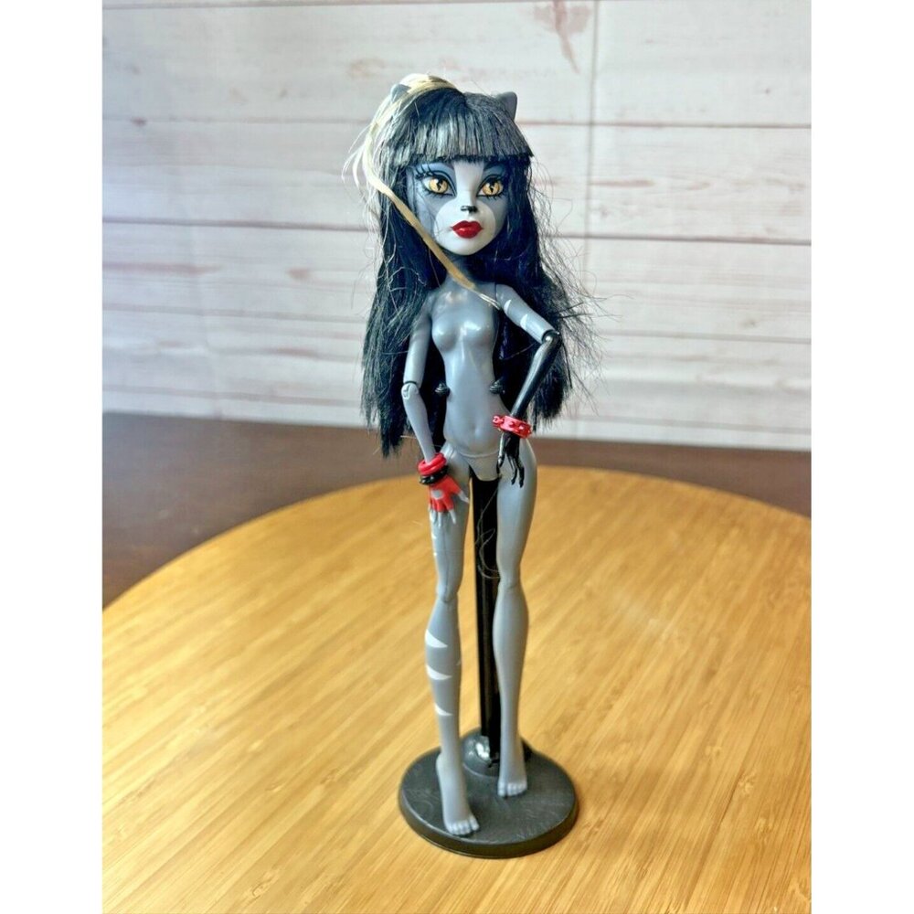 2011 Monster High Werecat Purrsephone 1st Wave Doll Nude Red Glove shoes Extras - Picture 4 of 7